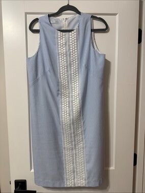London Times Light Blue and White Sleeveless Shift Dress